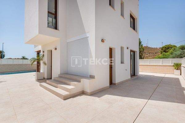 Detached Real Estate Near the Beach in Palomares with Chic Design