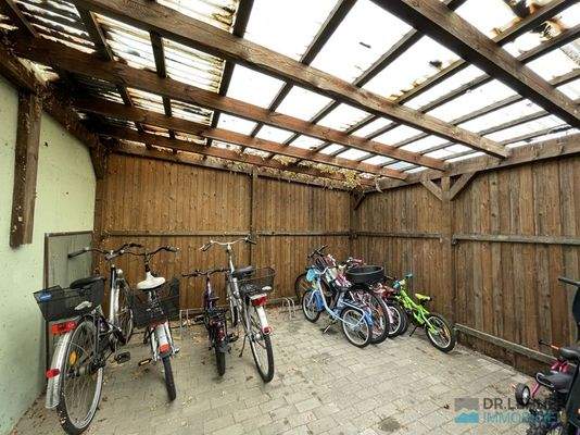 Fahrradschuppen