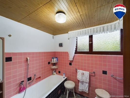 RE/MAX Immobilien DeLux Bad EG