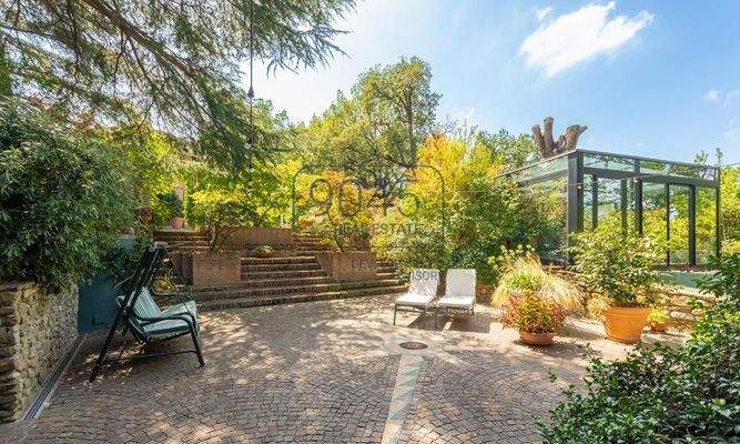 Moderne Villa mit Panoramablick in Castel San Pietro Terme – Emilia-Romagna