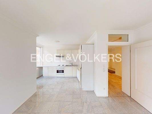 Blick aus dem Essbereich in die offene Küche