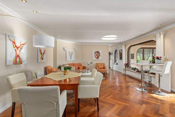 Weitere Ansicht des Wohn- und Essbereiches