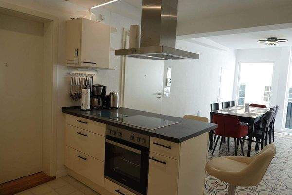 Küche mit Essplatz.JPG