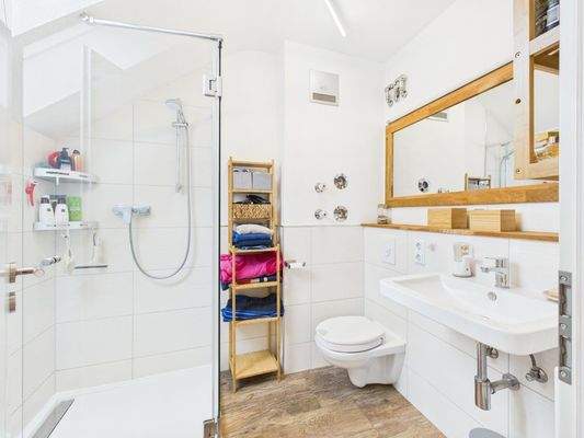 Bad schön hell mit Tageslicht 