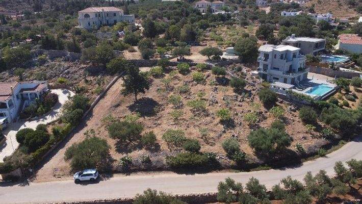 Kreta, Kokkino Chorio: Ruhiges Landgrundstück mit Dorfnähe zu verkaufen