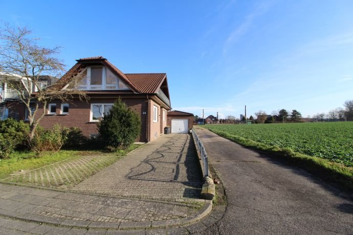 Ruhig gelegen, geräumige Doppelhaushälfte mit schöner Aussicht. Gut geeignet als Mehrfamilienhaus