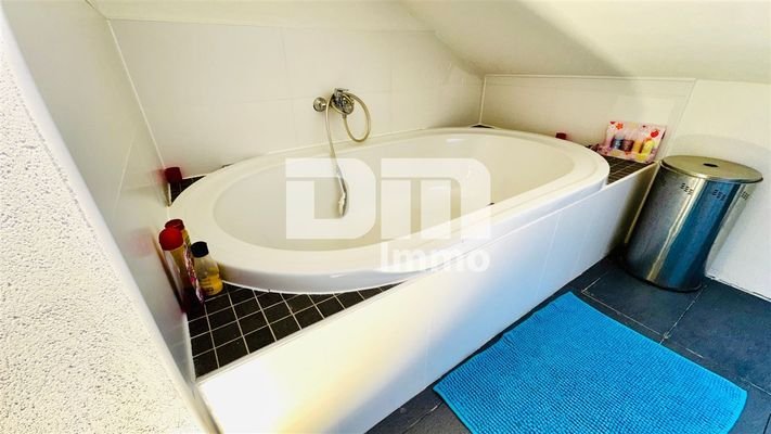 WE1 OG / DG Badezimmer Wanne / Dusche