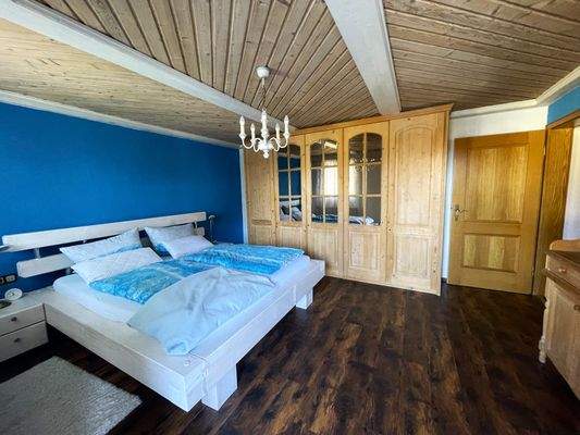 Schlafzimmer 1 (1.OG)