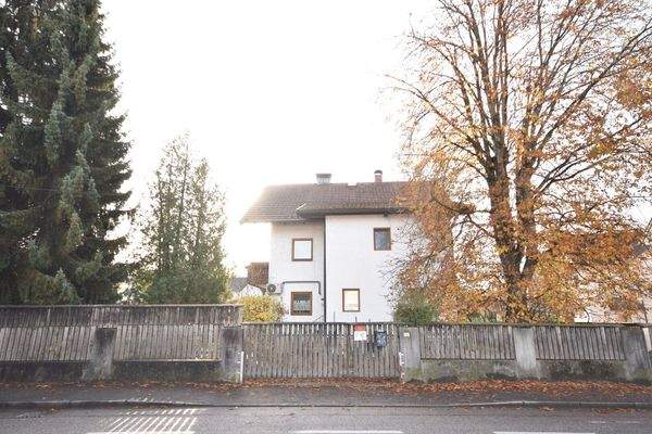 Ansicht - Großes renovierungsbedürftiges 2-3 Familienhaus mit Lager und Doppelgarage Kauf Bergheim Salzburg
