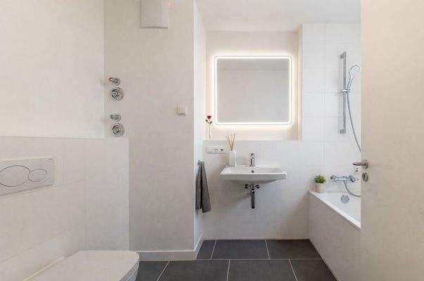 Bad virtuell möbliert