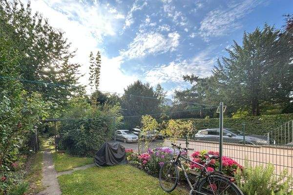 Stellplätze hinter dem Haus