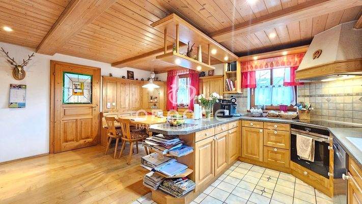 EG: Essecke mit U-Küche