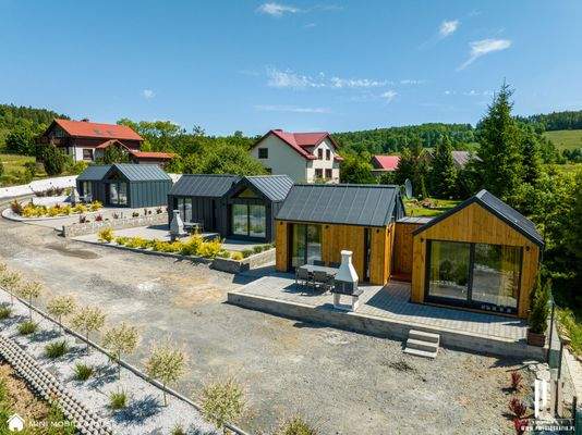 3 Modulhäuser im Ort