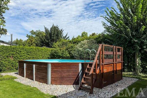 Swimmingpool im Garten