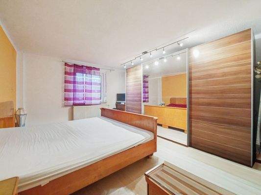 Schlafzimmer 1 (EG)-2