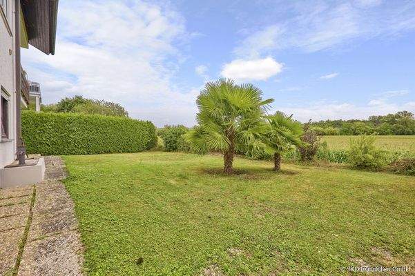 Großer Garten mit unverbautem Blick ins Grüne