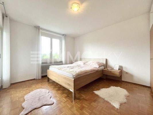 Schlafzimmer mit Balkon.jpg