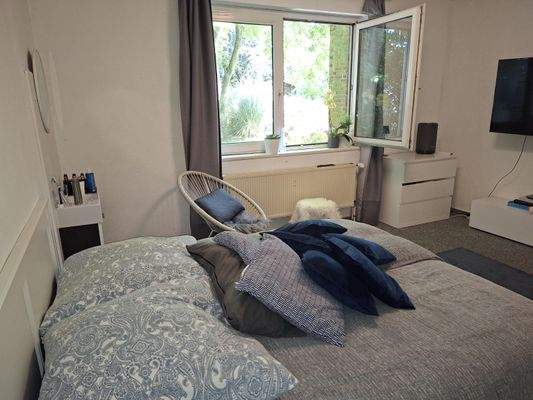 Zweites Schlafzimmer im Anbau, nicht ebenerdig