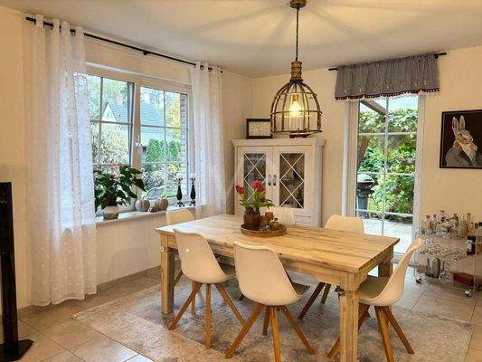 Essbereich mit Ausgang auf die Terrasse