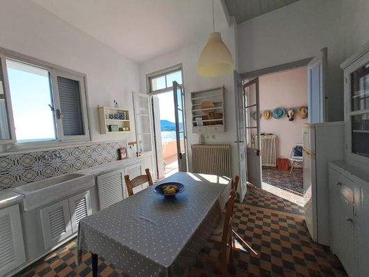 Kreta, Kalyves: Elegante neoklassizistische Villa am Meer zu verkaufen