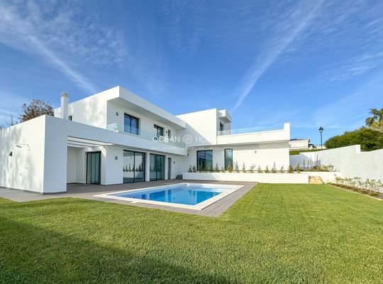 Moderne und herausragend designte Luxusvilla