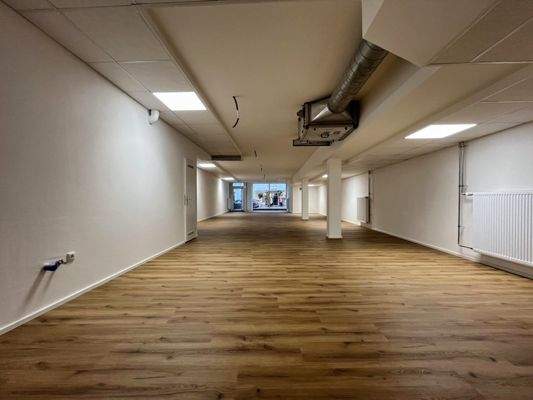 Blick vom hinteren Bereich des Ladenlokals