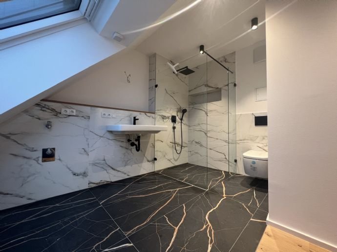 Penthouse-Wohnung, exklusiv, klimatisiert, mit hochwertiger Ausstattung in Salem!!