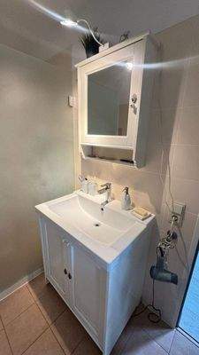 Bad mit geräumiger mod. Dusche