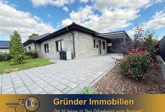 Moderner DHH-Walmdachbungalow