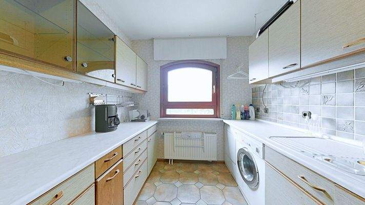 EG - Hauswirtschaftsraum neben Küche