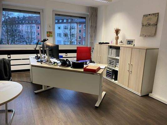 Büro 1.jpg
