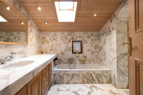 Badezimmer mit Wanne