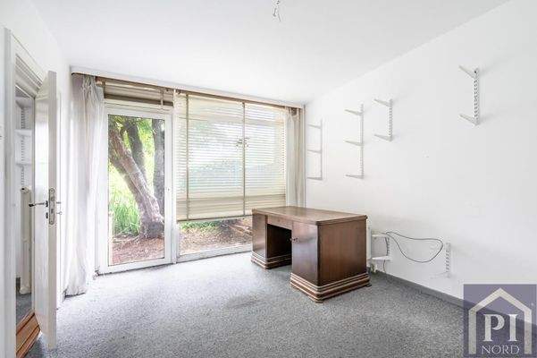 Arbeitszimmer mit weiterem Terrassenzugang