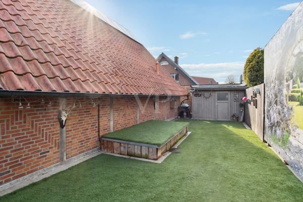 Garten mit Kunstrasen