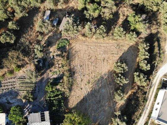Kreta, Agii Pantes: Schönes Dorfgrundstück mit Bergblick zu verkaufen
