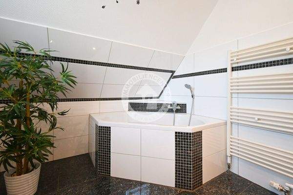 Bad im OG (Ansicht 2)