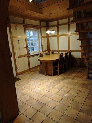 Eingang mit Essplatz