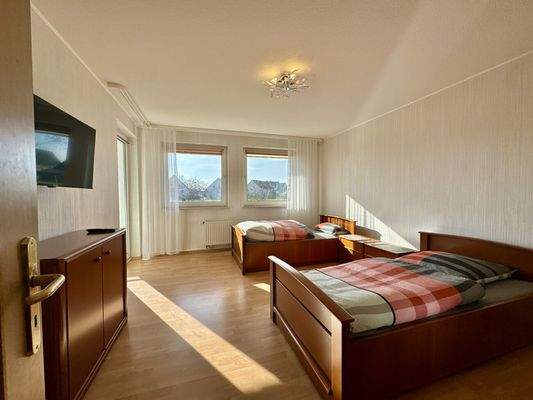 Elternschlafzimmer mit Balkon