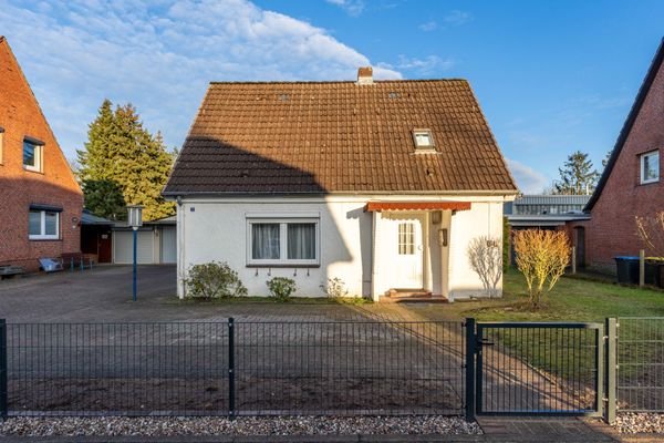 EFH Straßenansicht