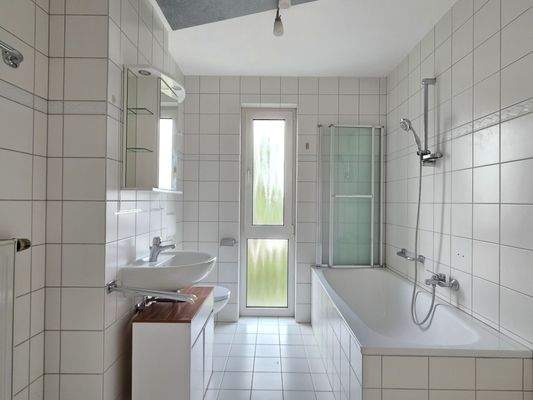 Badezimmer inkl. Waschmaschinenanschuss