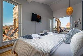 Schlafzimmer 2 - Zugang zu beiden Balkonen