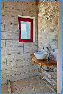 1e6373a87b874d19b846ed3b1915213d-original