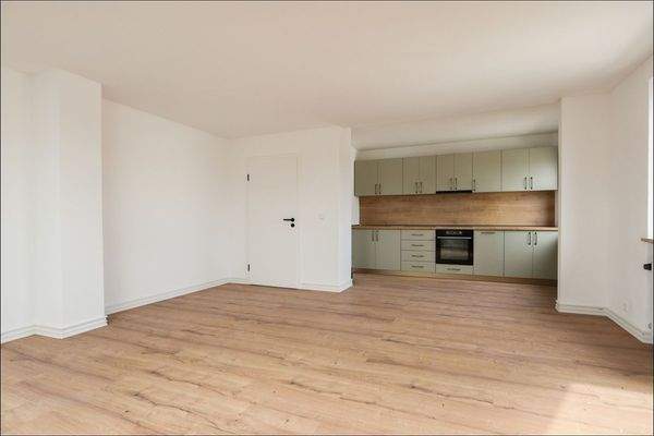 4-Zimmer-Wohnung mit Garten und Garage