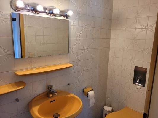 WC in der Schwimmhalle