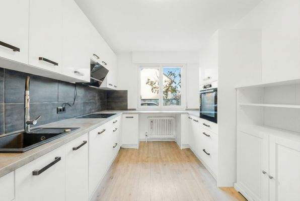 Geräumige Einbauküche