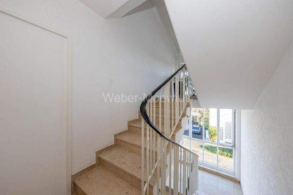 3446 helles Treppenhaus