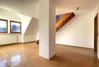 Wohnzimmer, Aufgang zum Dachspitz