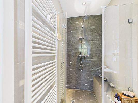 Dusche Badezimmer OG Hauptwohnung