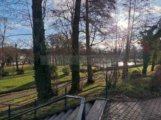 Park direkt gegenüber