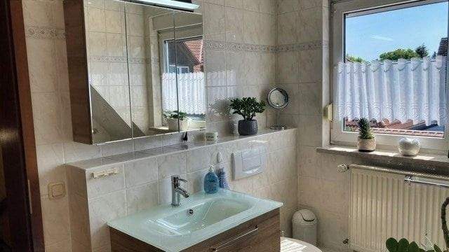 Bad mit Wanne und Dusche